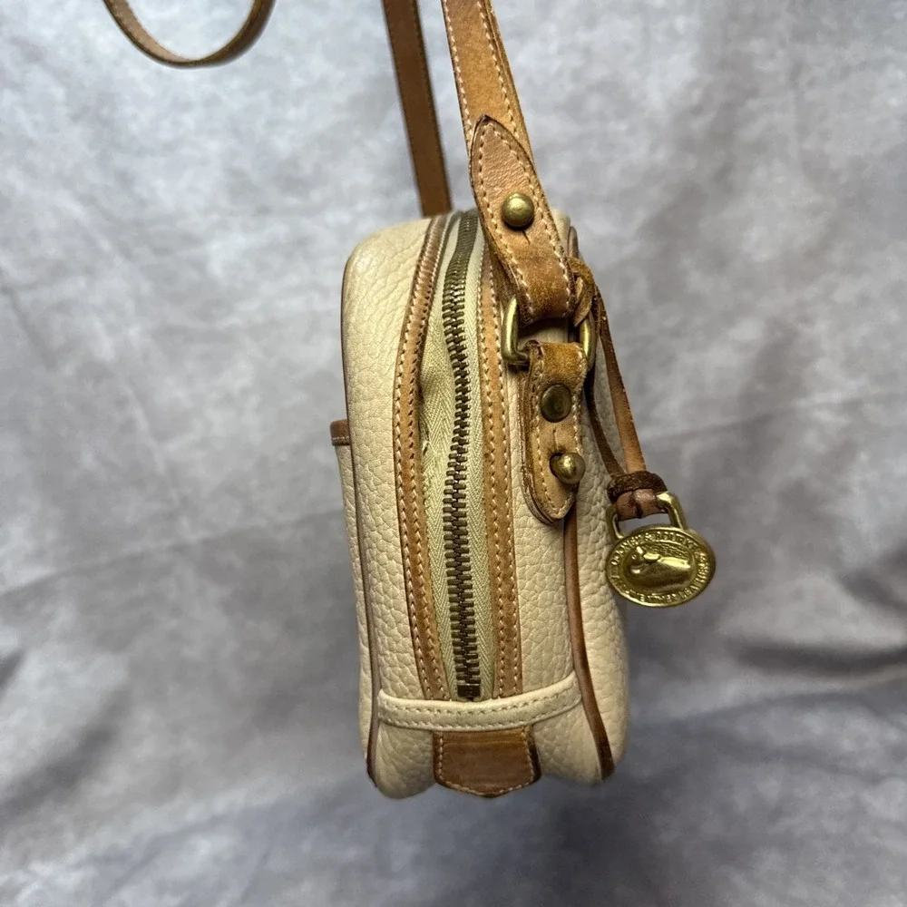 Vintage Dooney & Bourke Cream/Ivory AWL Leather Crossbody Shoulder Bag *READ*